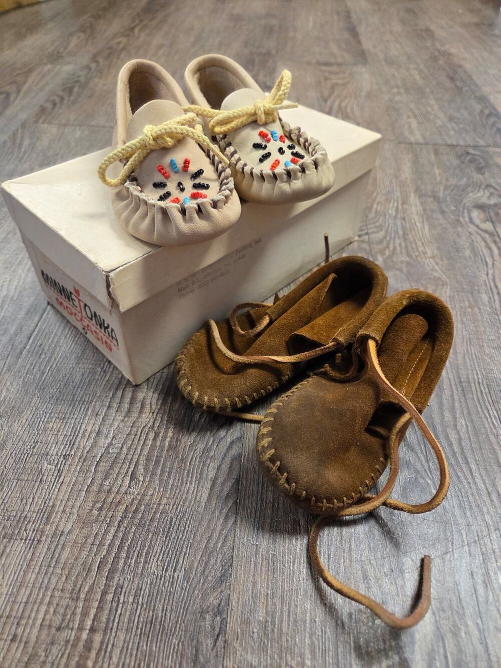 Minnetonka Vintage Beaded Leather Baby Toddler Moccasins Shoes Size 7 Set of 2